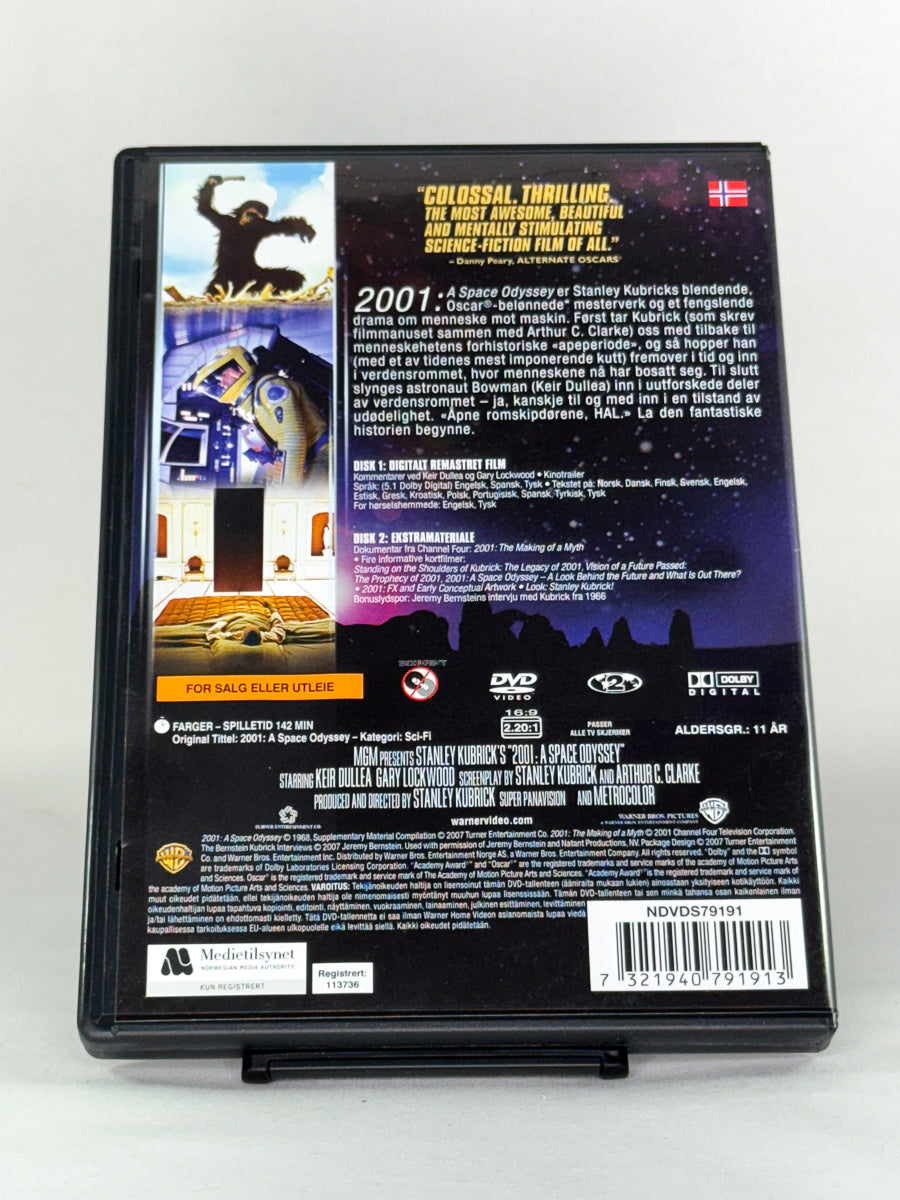 DVD-bakside til filmen 2001: A Space Odyssey
Baksiden viser info, spesifikasjoner og eventuell ekstratekst – produktbilde fra nettbutikken Brukbar Film