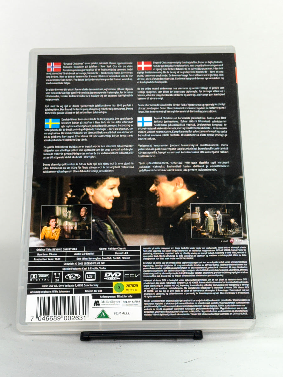 Bakside av Beyond Christmas – inkluderer også original svart-hvitt-versjon, perfekt for samlere av klassiske julefilmer hos Brukbar Film.