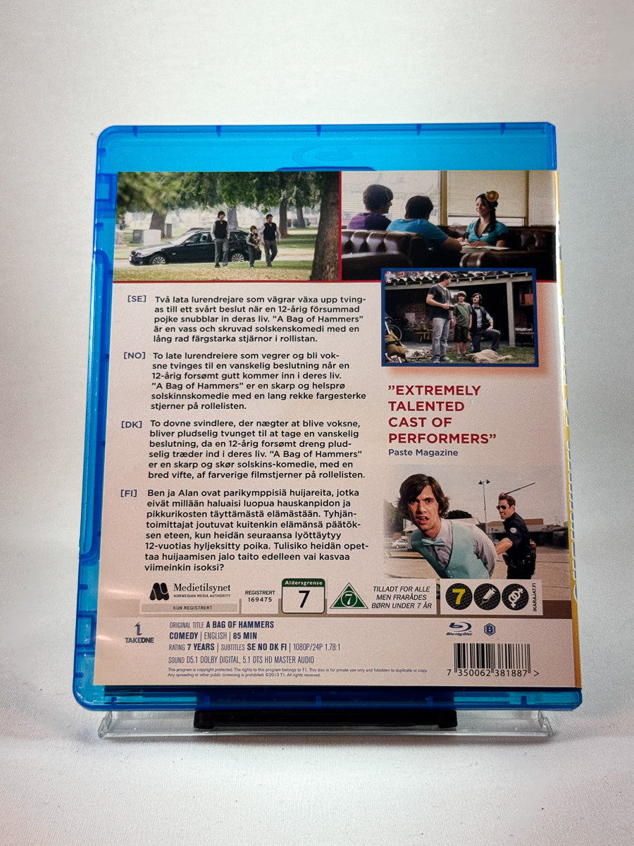 Bakside av cover til A Bag of Hammers, bruktfilm hos nettbutikken Brukbar Film