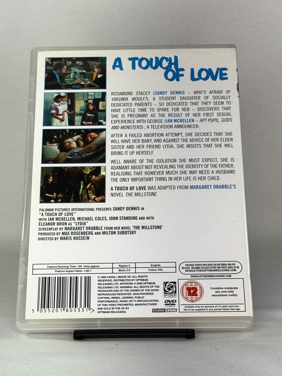DVD-bakside til filmen A Touch of Love
Baksiden viser info, spesifikasjoner og eventuell ekstratekst – produktbilde fra nettbutikken Brukbar Film