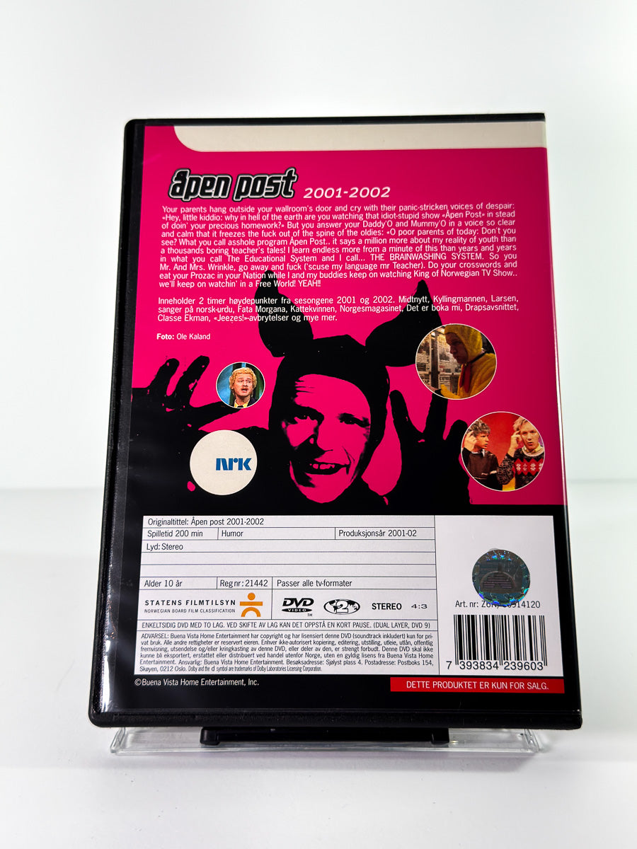Bakside av cover til Aapen Post 2001 2002, brukt original DVD hos Brukbar Film