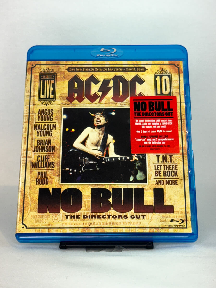 Brukt Blu-ray-konsertfilm AC/DC – No Bull: The Director’s Cut – forside av originalt filmcover, kjøp brukte Blu-ray filmer hos Brukbar Film