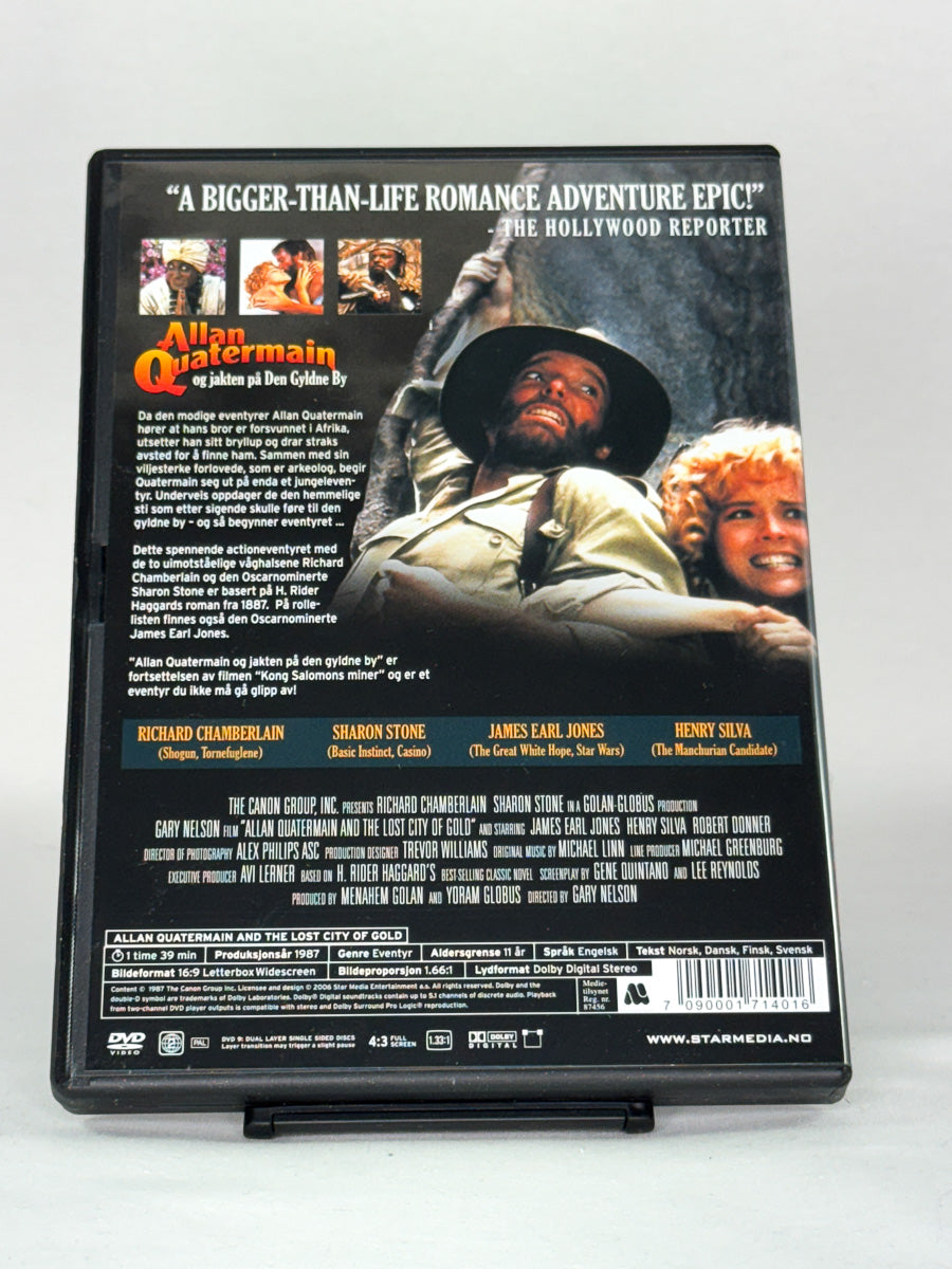 DVD-bakside til filmen Allan Quatermain og jakten på Den Gyldne By
Baksiden viser info, spesifikasjoner og eventuell ekstratekst – produktbilde fra nettbutikken Brukbar Film