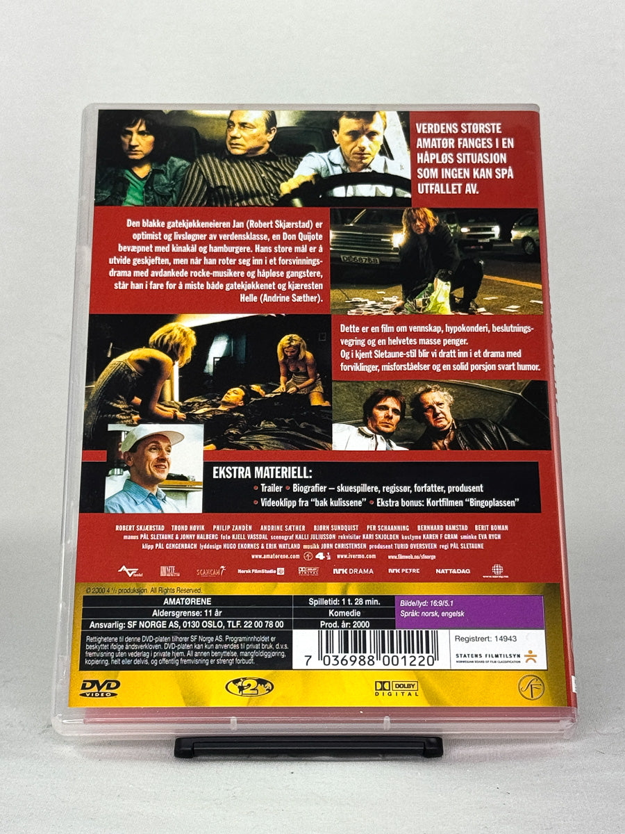 DVD-bakside til filmen Amatørene
Baksiden viser info, spesifikasjoner og eventuell ekstratekst – produktbilde fra nettbutikken Brukbar Film