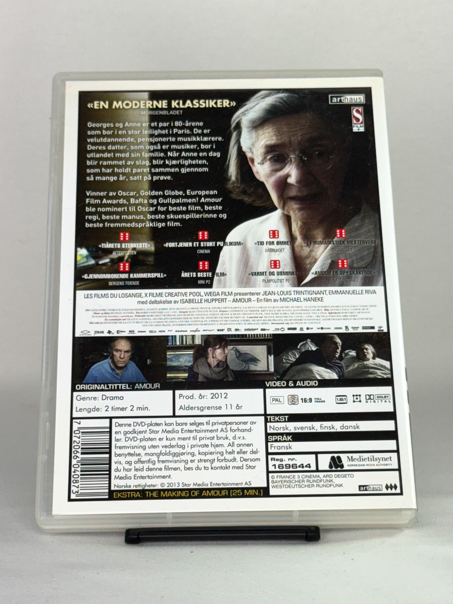 DVD-bakside til filmen Amour
Baksiden viser info, spesifikasjoner og eventuell ekstratekst – produktbilde fra nettbutikken Brukbar Film