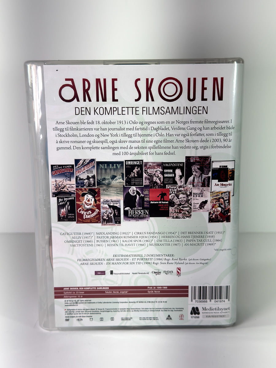 Bakside av cover til Arne Skouen Den Komplette Filmsamlingen, brukt original DVD hos Brukbar Film
