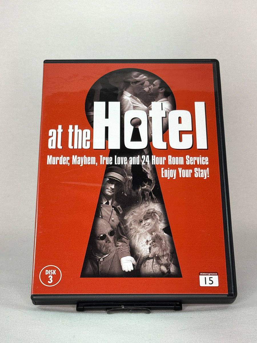 Forside av At the Hotel – brukt originalfilm på DVD fra Brukbar Film.
