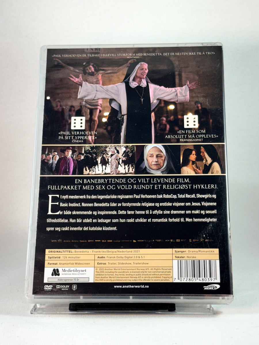 Bakside av cover til Benedetta, bruktfilm hos nettbutikken Brukbar Film