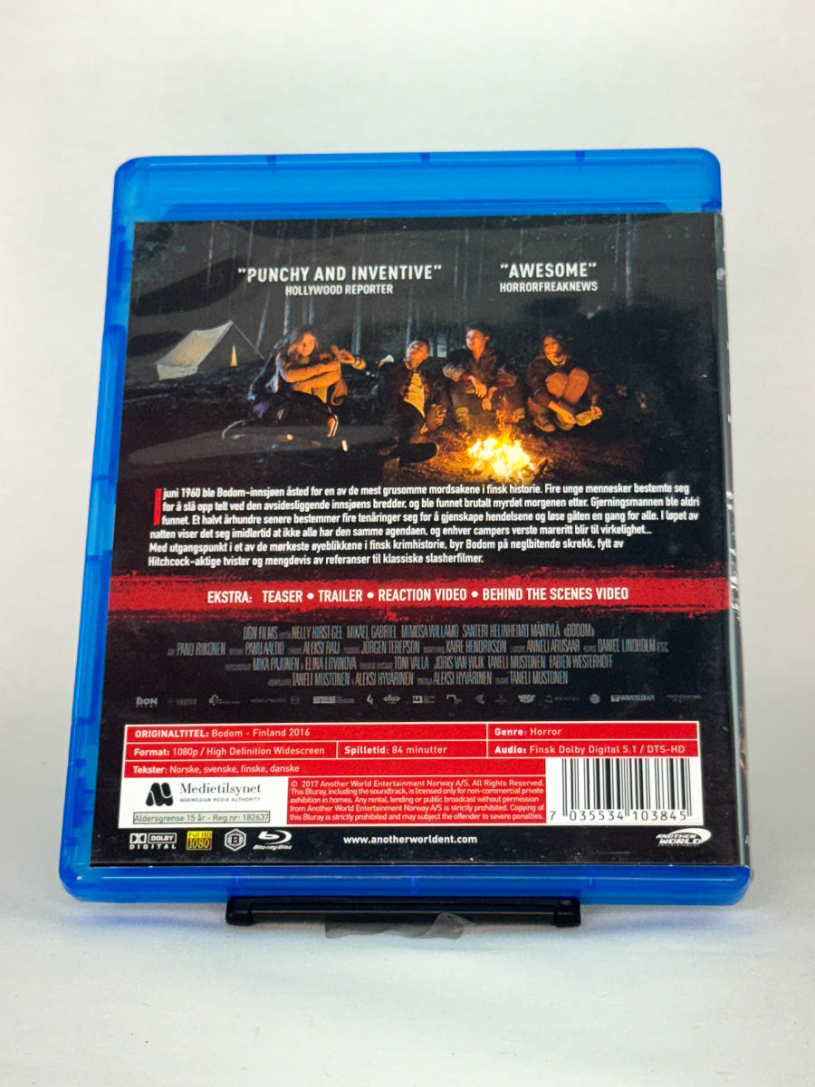 Bakside av Blu-ray-cover for Bodom – brukt original Blu-ray skrekkfilm hos Brukbar Film