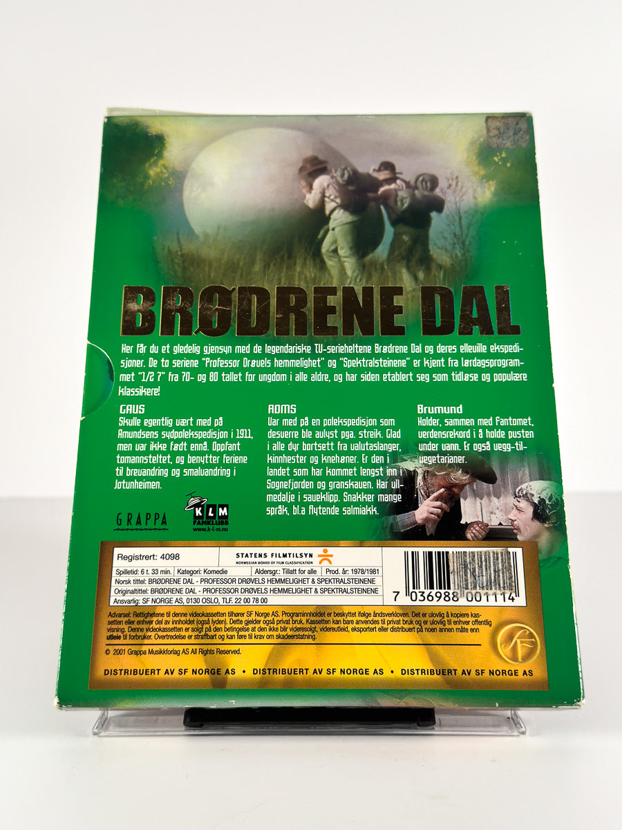 Bakside av cover til Brødrene Dal – Professor Drøvels hemmelighet & Spektralsteinene på DVD
