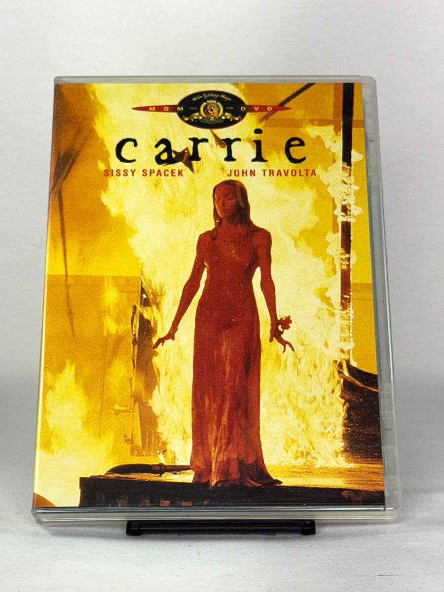 DVD-forside til filmen Carrie
Originalt cover brukt for produktbilde i nettbutikken Brukbar Film
