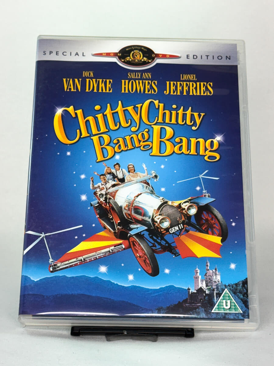 Forside av brukt DVD-film Chitty Chitty Bang Bang, musikalsk eventyrklassiker med Dick Van Dyke, original filmcover forside hos Brukbar Film.