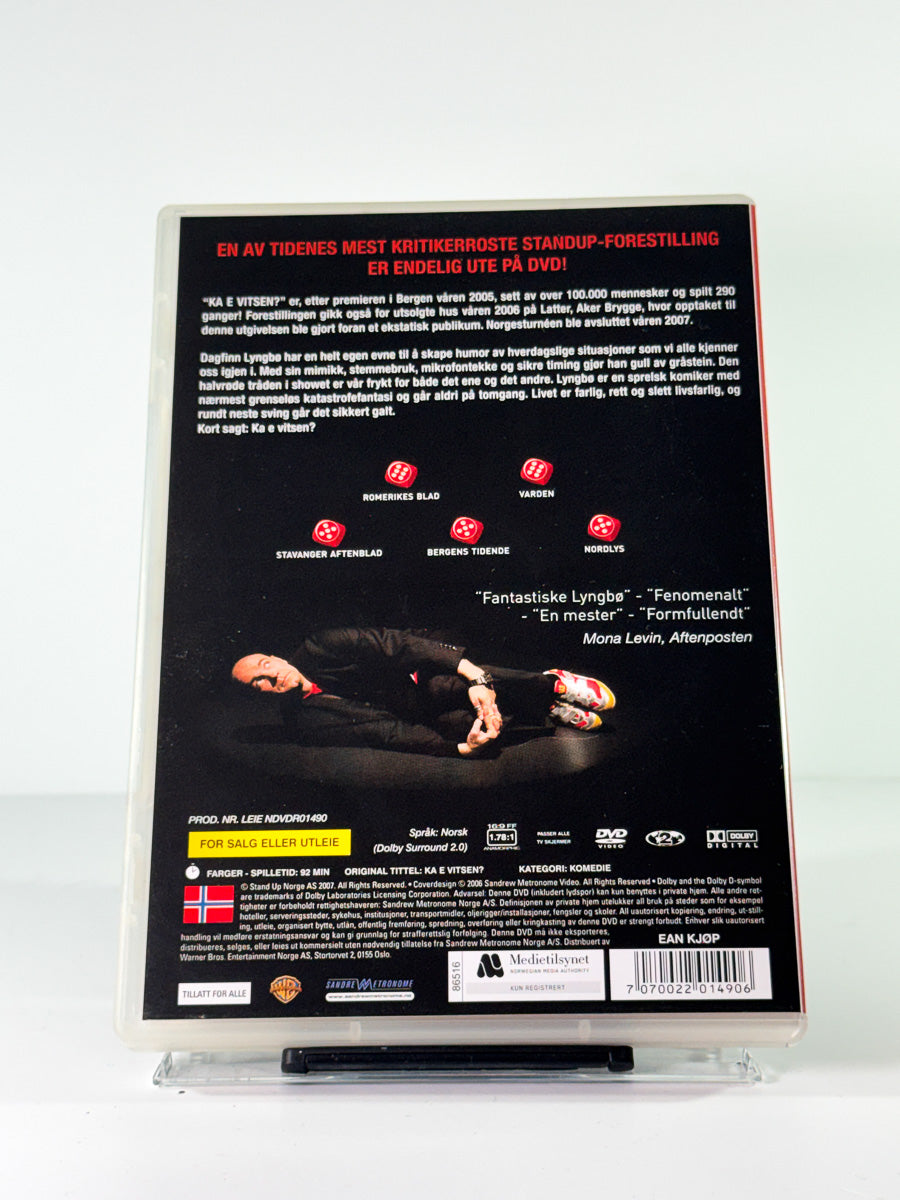 Bakside av cover til dagfinn lyngbo ka e vitsen, brukt DVD hos Brukbar Film