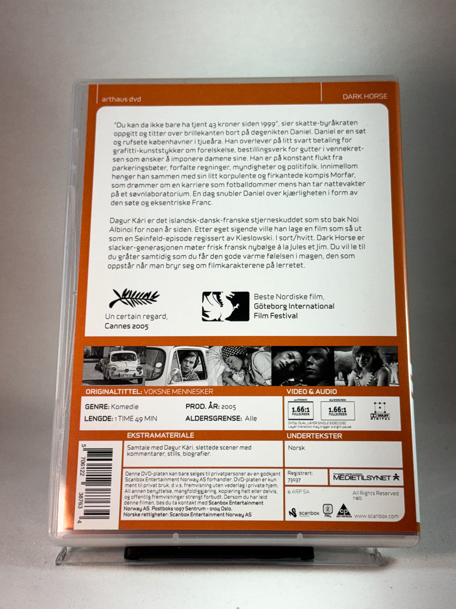 Bakside av cover til Dark Horse, brukt original DVD hos Brukbar Film