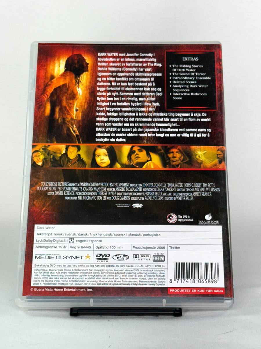 Bakside av Dark Water – nervepirrende overnaturlig film basert på japansk forlegg, brukt DVD-utgave fra Brukbar Film.