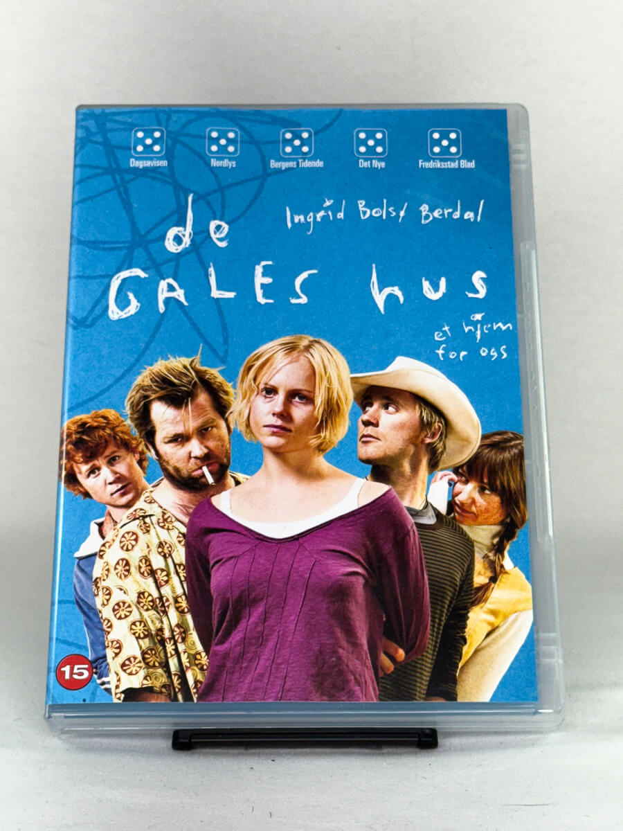 DVD-forside til filmen De gales hus
Originalt cover brukt for produktbilde i nettbutikken Brukbar Film
