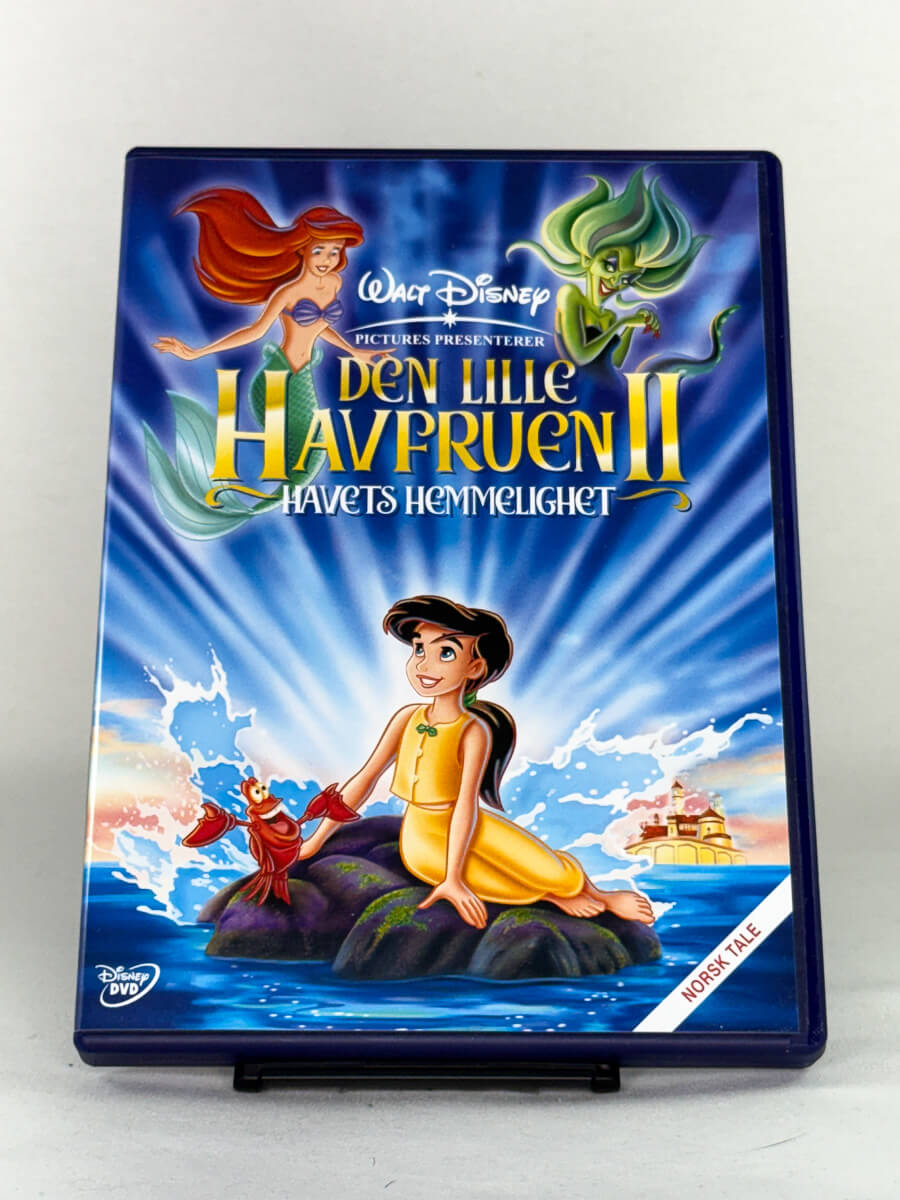 DVD-forside til filmen Den Lille Havfruen II: Havets Hemmelighet
Originalt cover brukt for produktbilde i nettbutikken Brukbar Film