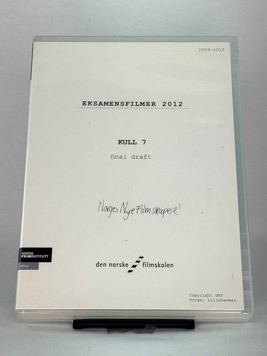 DVD-cover-forside til filmen Eksamensfilmer 2012 – Kull 7 – Brukt DVD fra nettbutikken Brukbar Film