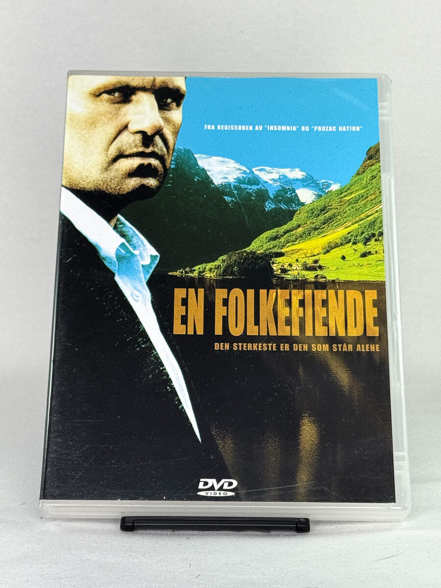 DVD-forside til filmen En folkefiende
Originalt cover brukt for produktbilde i nettbutikken Brukbar Film