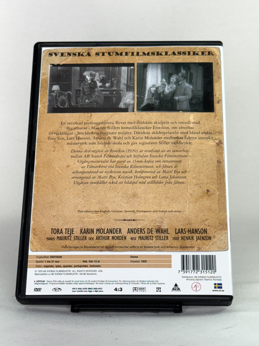 DVD-bakside til filmen Erotikon
Baksiden viser info, spesifikasjoner og eventuell ekstratekst – produktbilde fra nettbutikken Brukbar Film