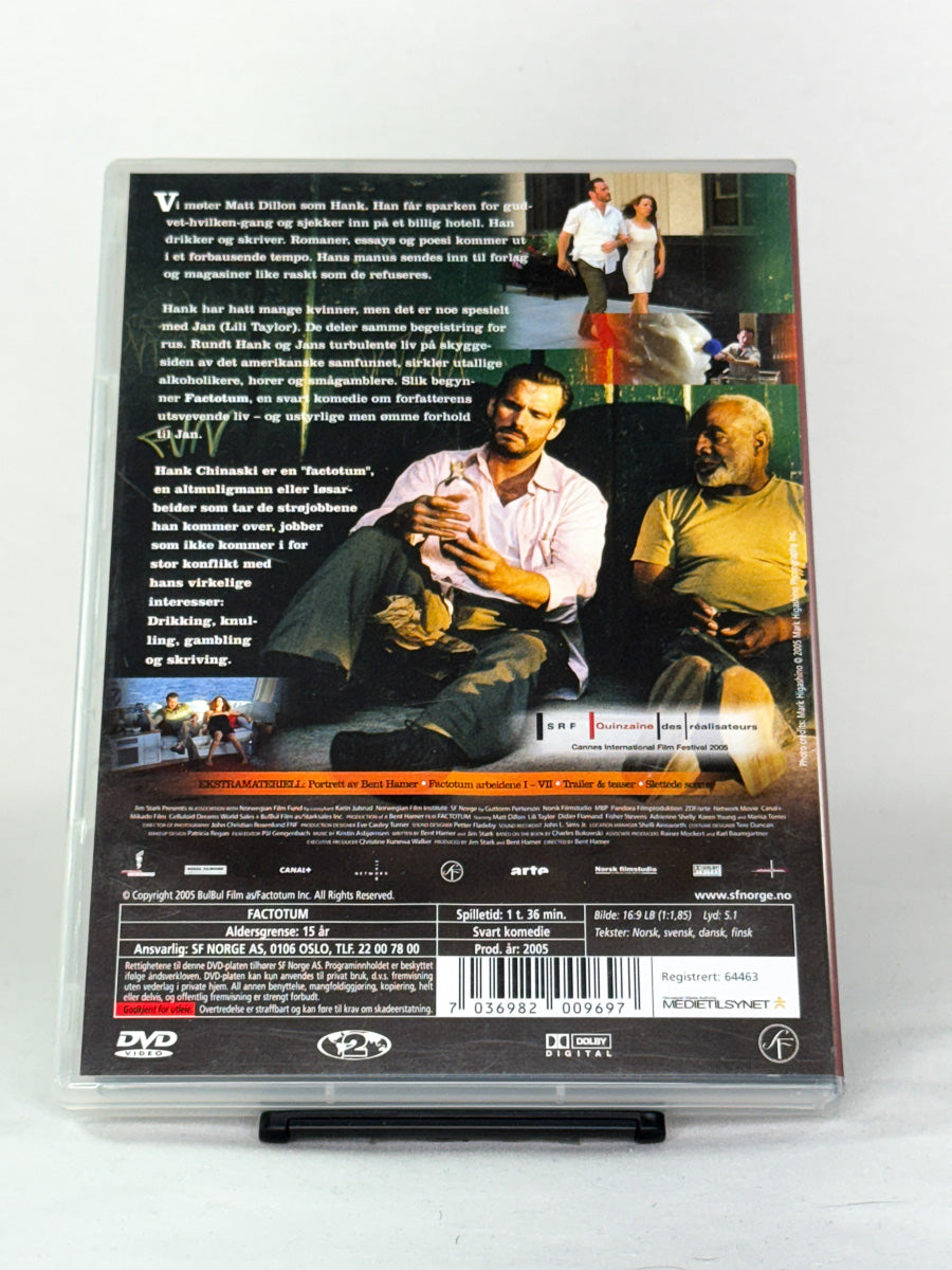 DVD-bakside til filmen Factotum
Baksiden viser info, spesifikasjoner og eventuell ekstratekst – produktbilde fra nettbutikken Brukbar Film