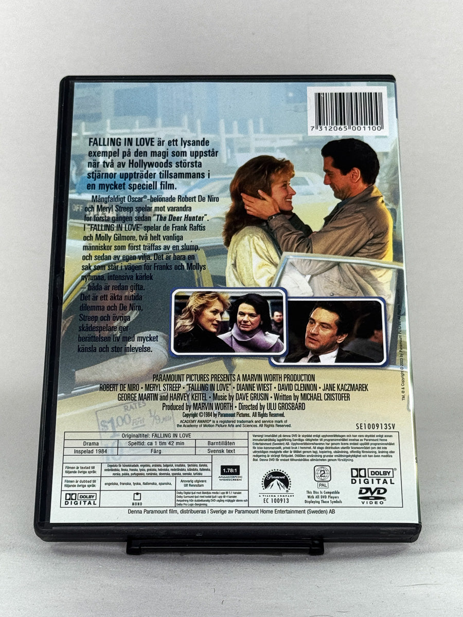 Bakside av brukt DVD Falling in Love – filmcover bakside, original brukt kjærlighetsdrama på DVD fra Brukbar Film