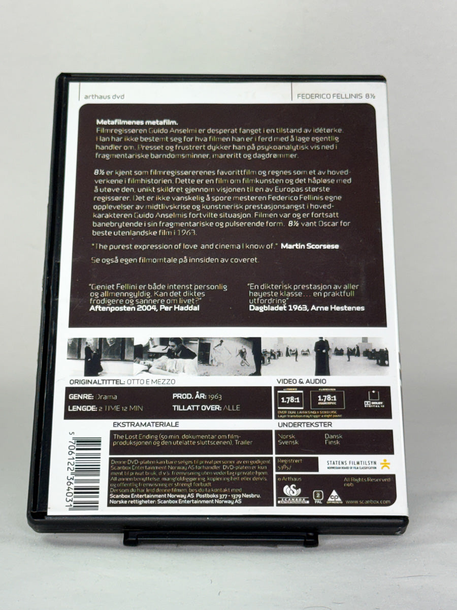 Bakside av Federico Fellinis 8½ – Oscar-belønnet mesterverk om kreativitet og krise, brukt DVD-utgave fra Brukbar Film.