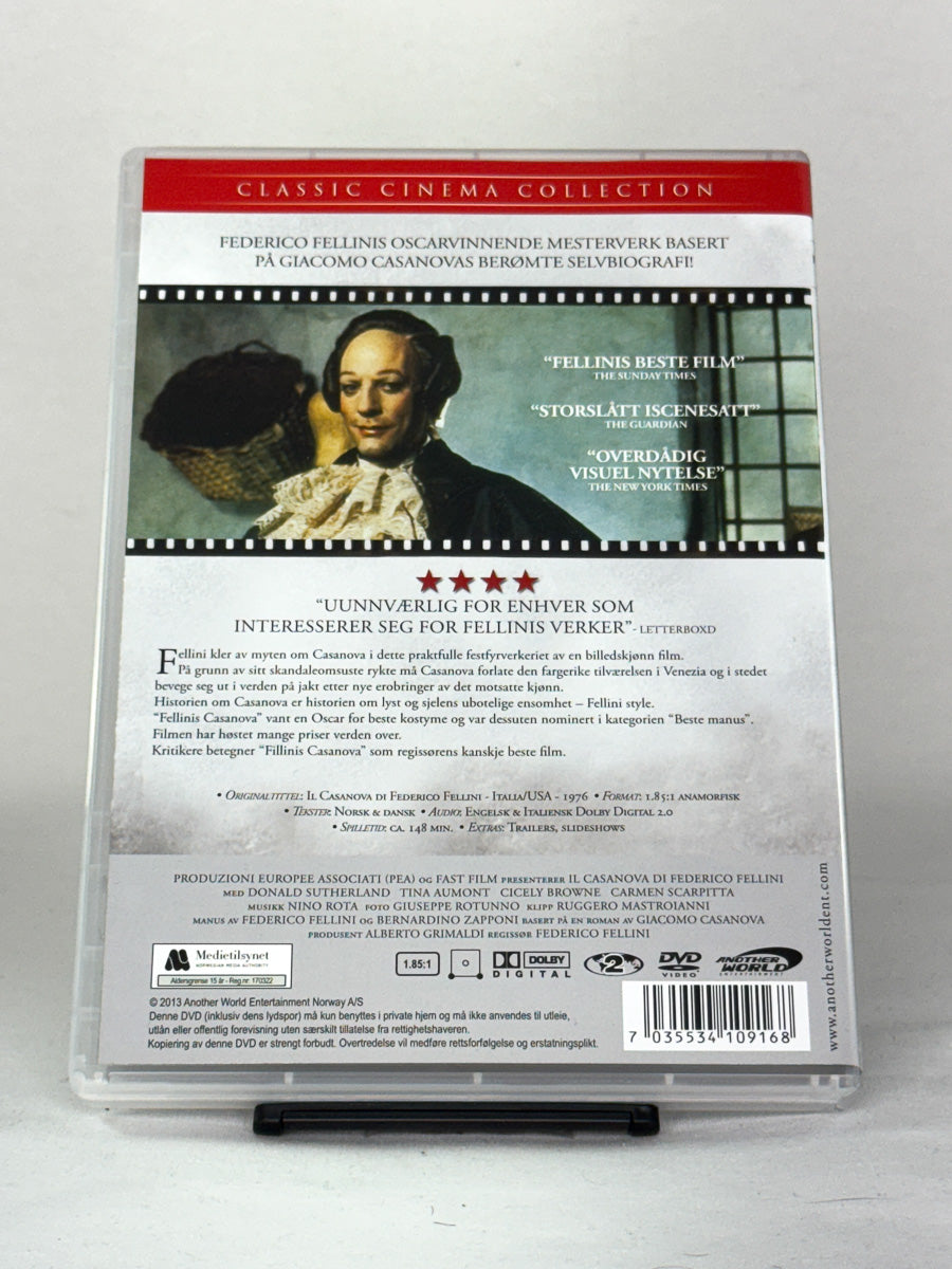 DVD-bakside til filmen Fellinis Casanova
Baksiden viser info, spesifikasjoner og eventuell ekstratekst – produktbilde fra nettbutikken Brukbar Film