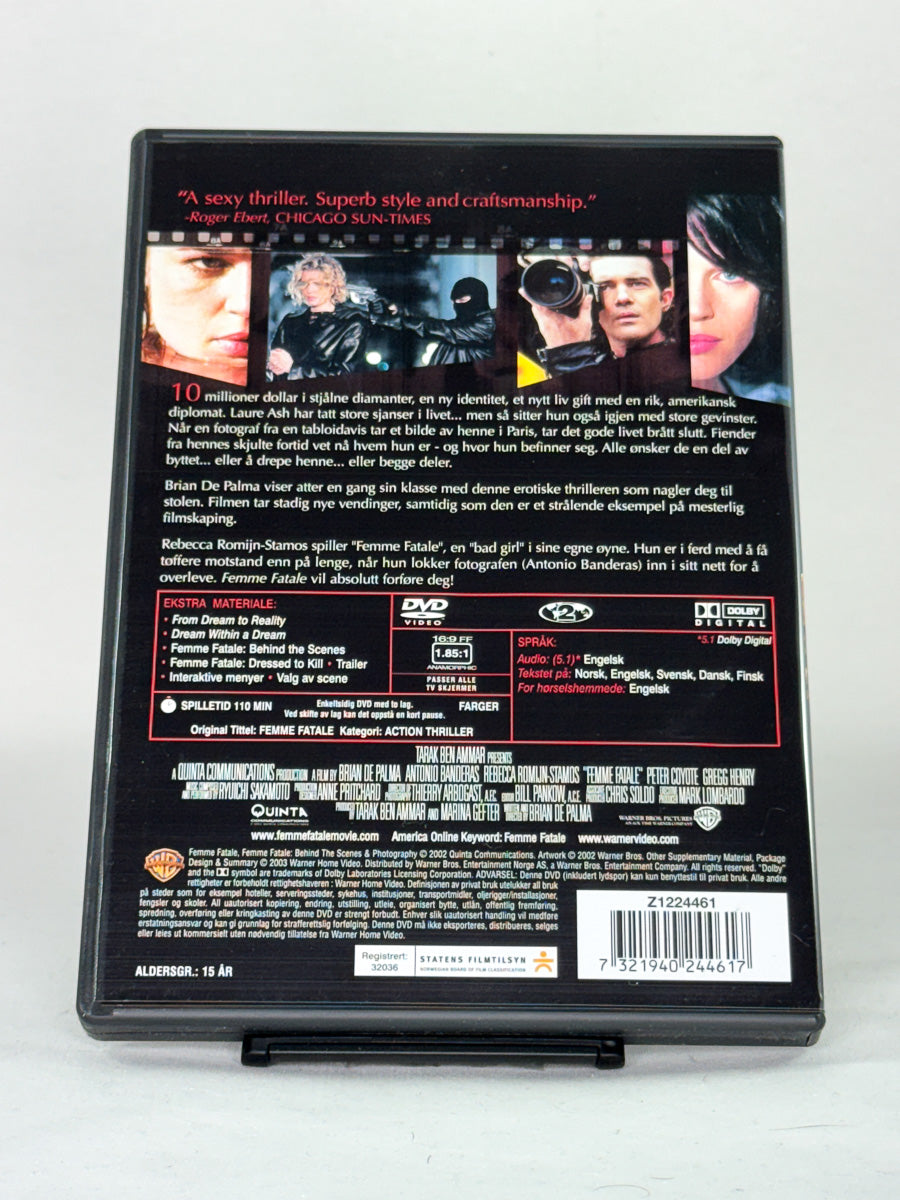 Bakside av DVD-cover til Femme Fatale – intens erotisk thriller fra Brian De Palma med Antonio Banderas – original brukt DVD hos Brukbar Film.