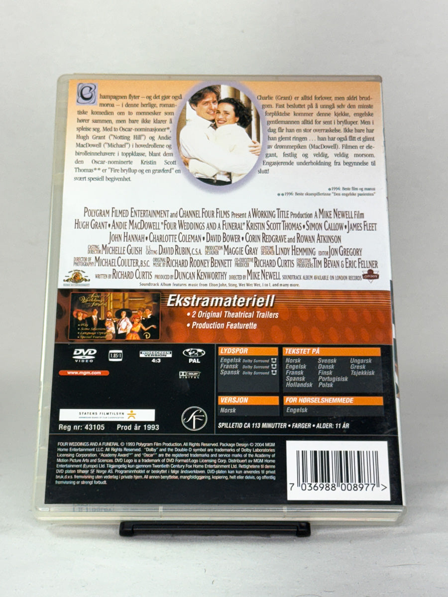 DVD-cover-bakside til filmen Fire bryllup og en gravferd (Four Weddings and a Funeral) – Brukt DVD fra nettbutikken Brukbar Film