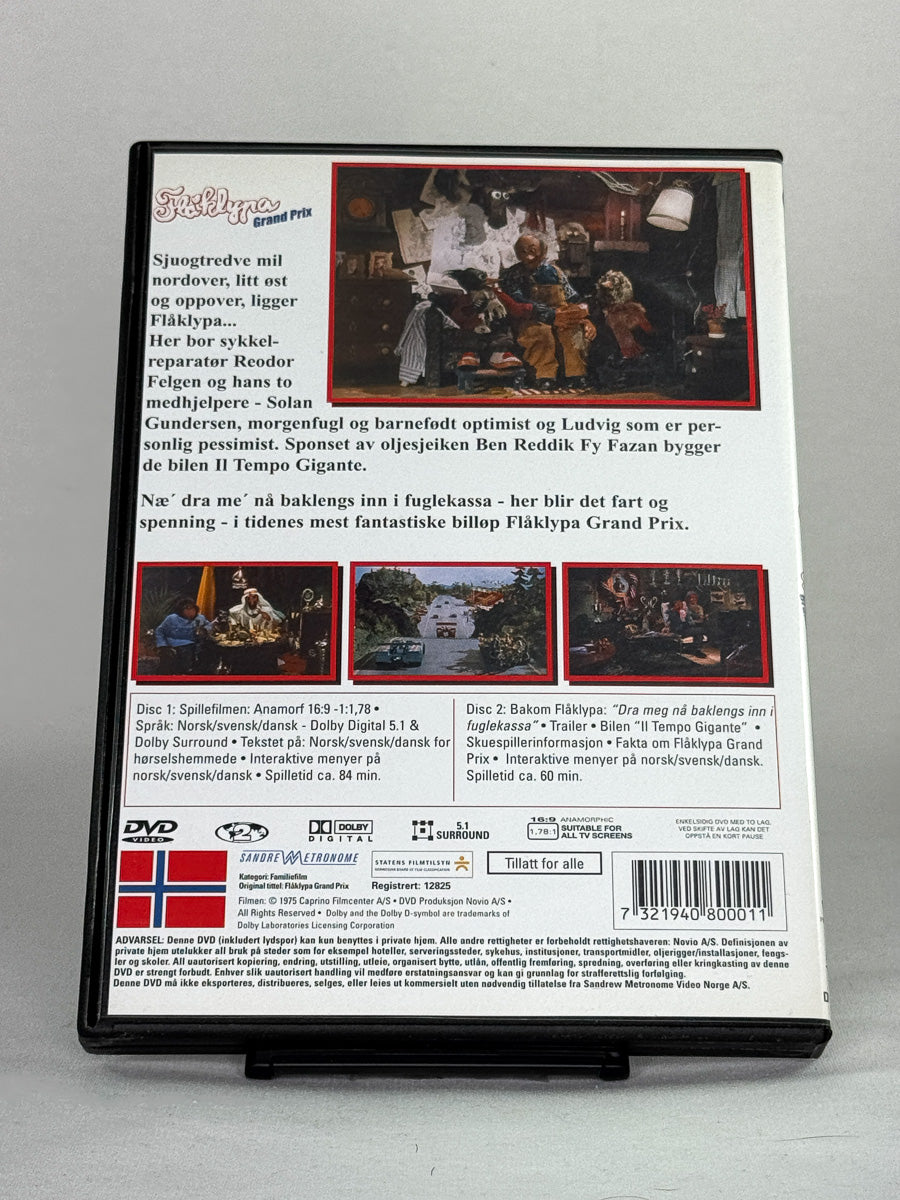 DVD-bakside til filmen Flåklypa Grand Prix (Dobbel DVD)
Baksiden viser info, spesifikasjoner og eventuell ekstratekst – produktbilde fra nettbutikken Brukbar Film