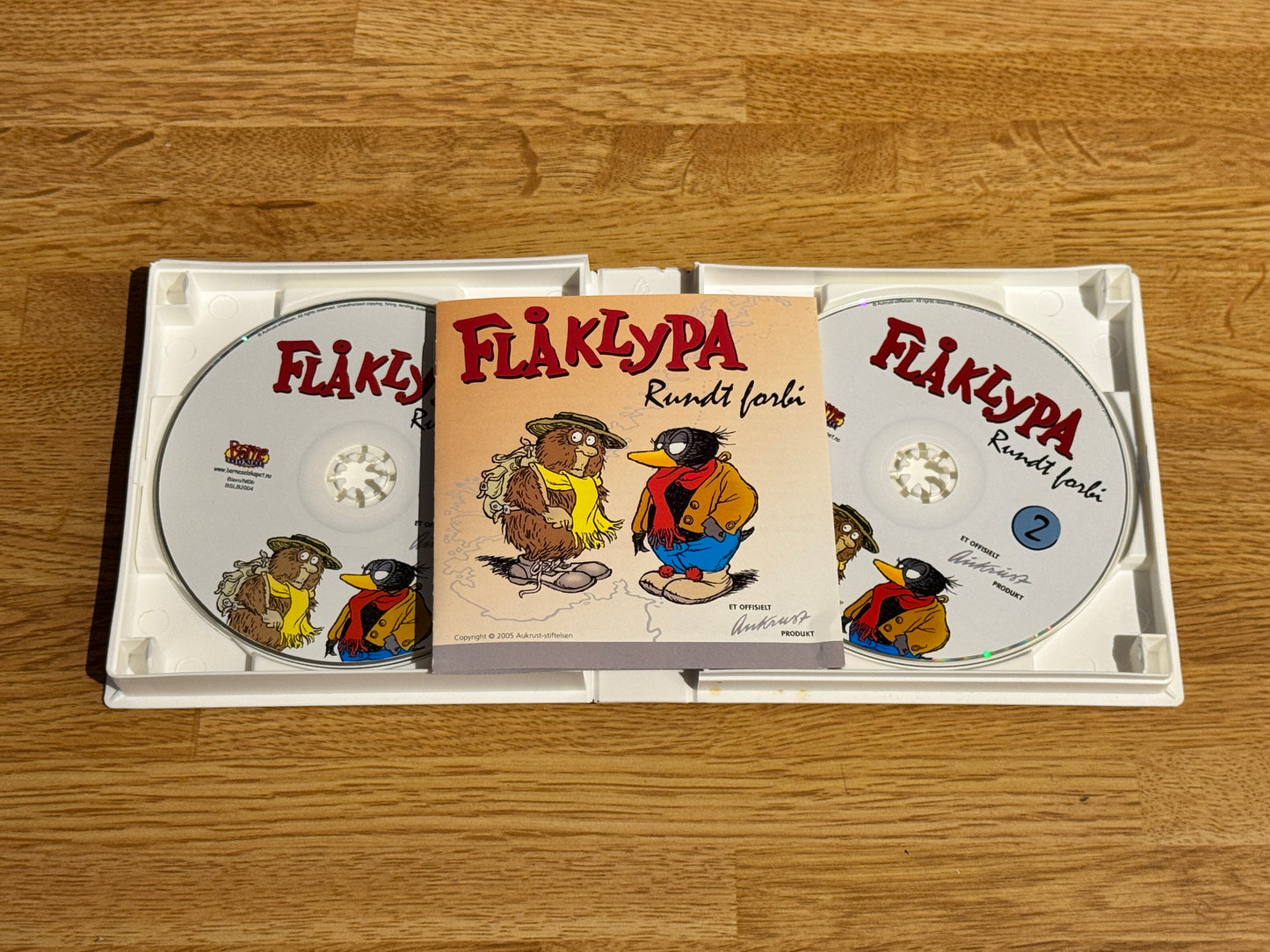 Innside av cover til flåklypa rundt forbi, brukt lydbok hos Brukbar Film
