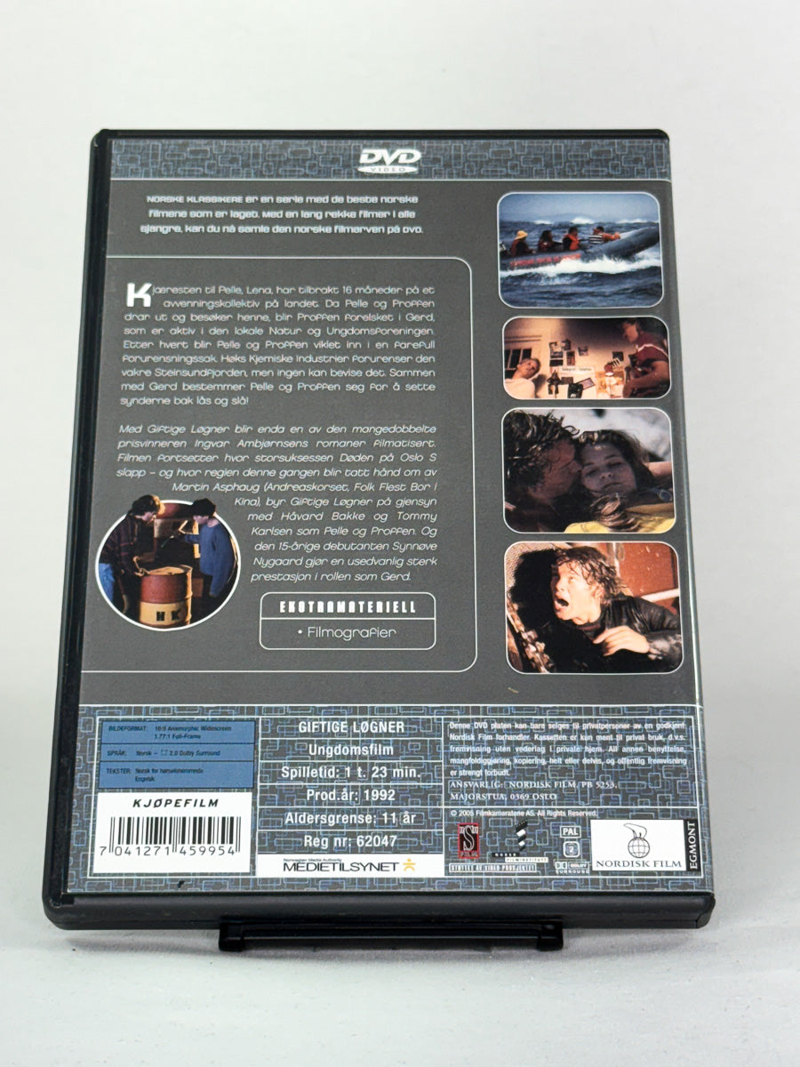 DVD-bakside til filmen Giftige løgner
Baksiden viser info, spesifikasjoner og eventuell ekstratekst – produktbilde fra nettbutikken Brukbar Film