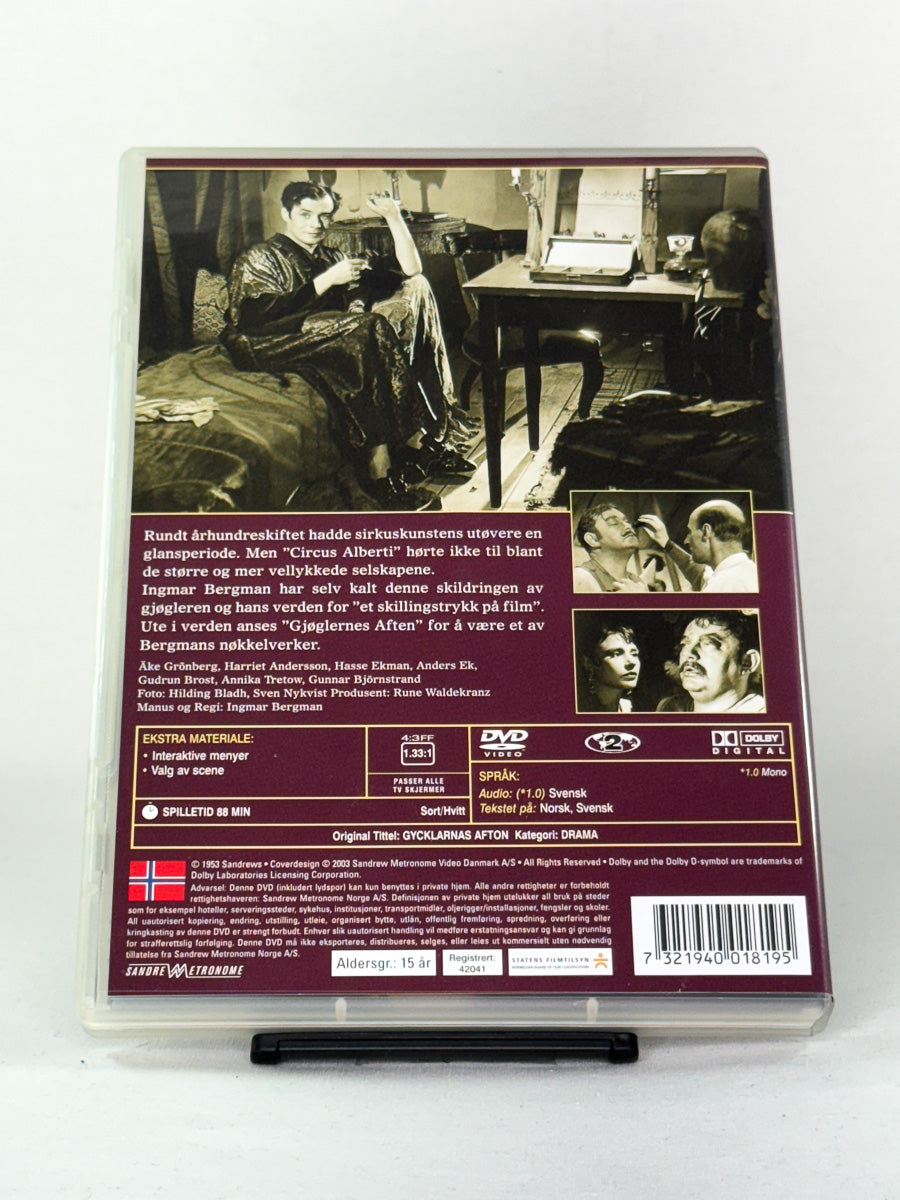 DVD-bakside til filmen Gjøglernes aften
Baksiden viser info, spesifikasjoner og eventuell ekstratekst – produktbilde fra nettbutikken Brukbar Film