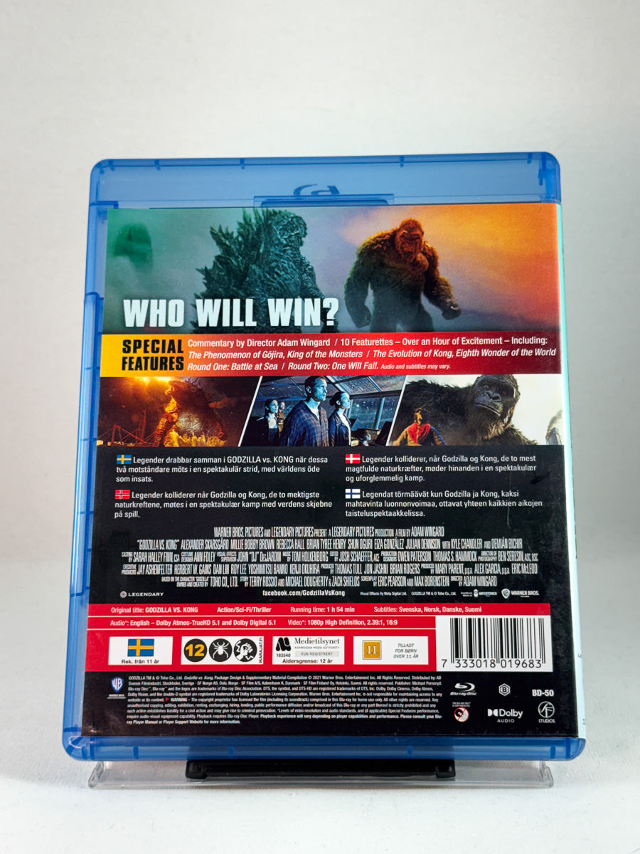 Bakside av Blu-ray-cover til Godzilla vs. Kong – eksplosiv actionfilm som samler to ikoner i en visuell storfilm, Blu-ray hos Brukbar Film.