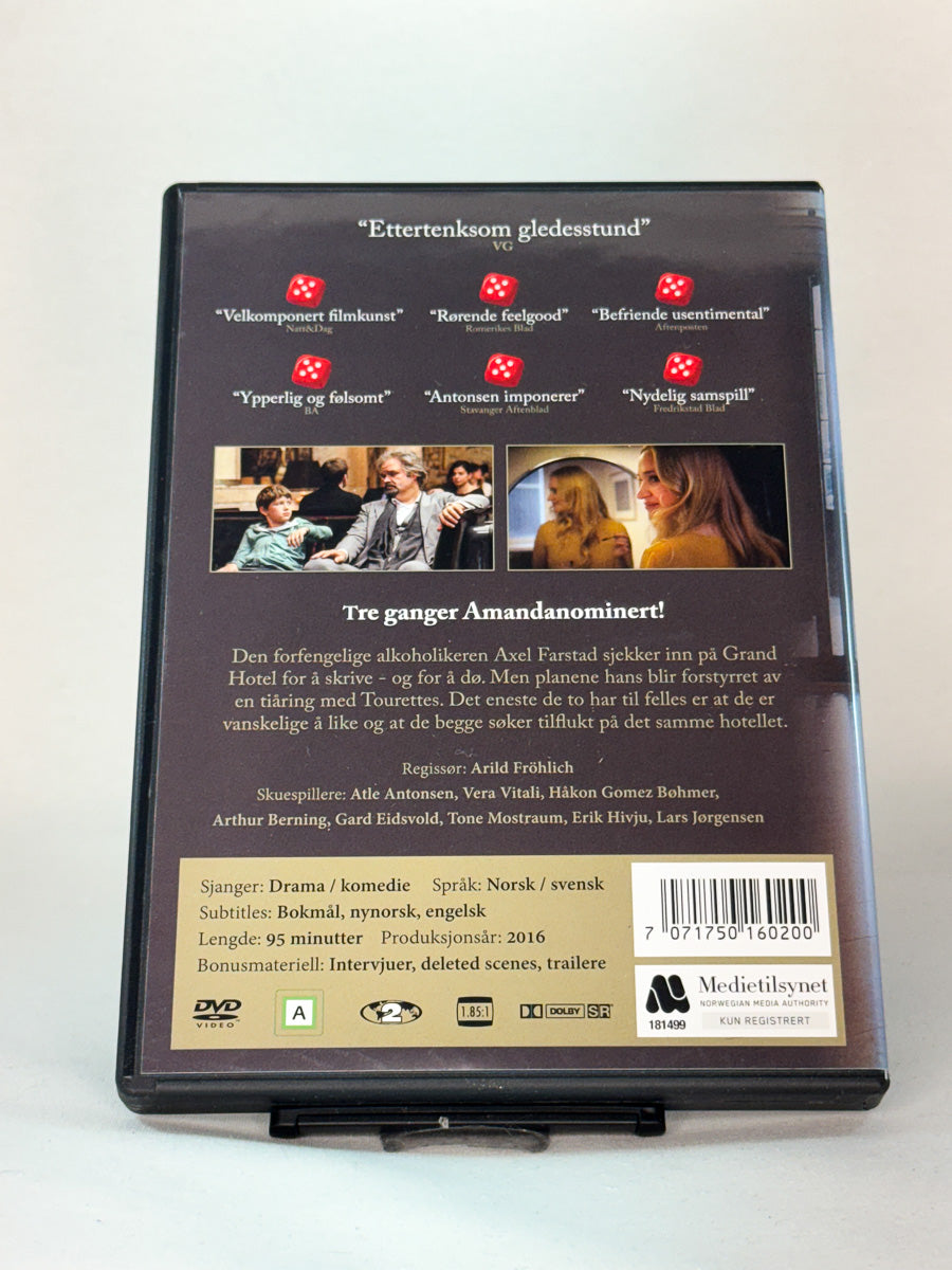 Bakside av DVD-cover til Grand Hotel – presenterer filmens handling, karakterer og kritikerroste rolletolkninger – brukt DVD tilgjengelig hos Brukbar Film.