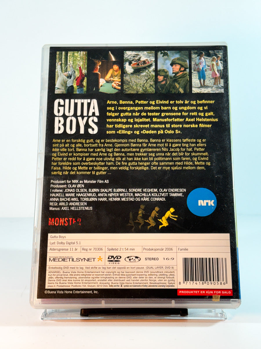 Bakside av cover til gutta boys, brukt DVD hos Brukbar Film