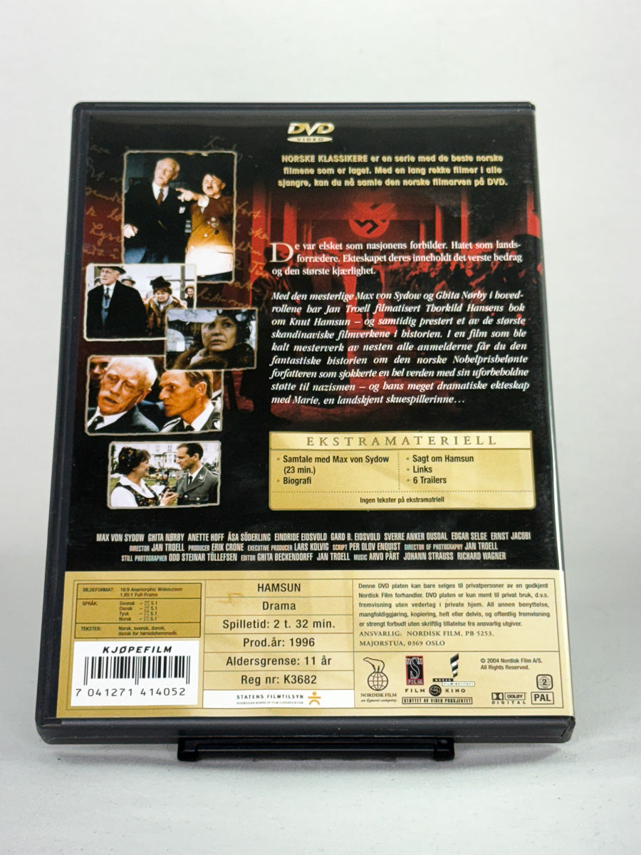 DVD-bakside til filmen Hamsun
Baksiden viser info, spesifikasjoner og eventuell ekstratekst – produktbilde fra nettbutikken Brukbar Film