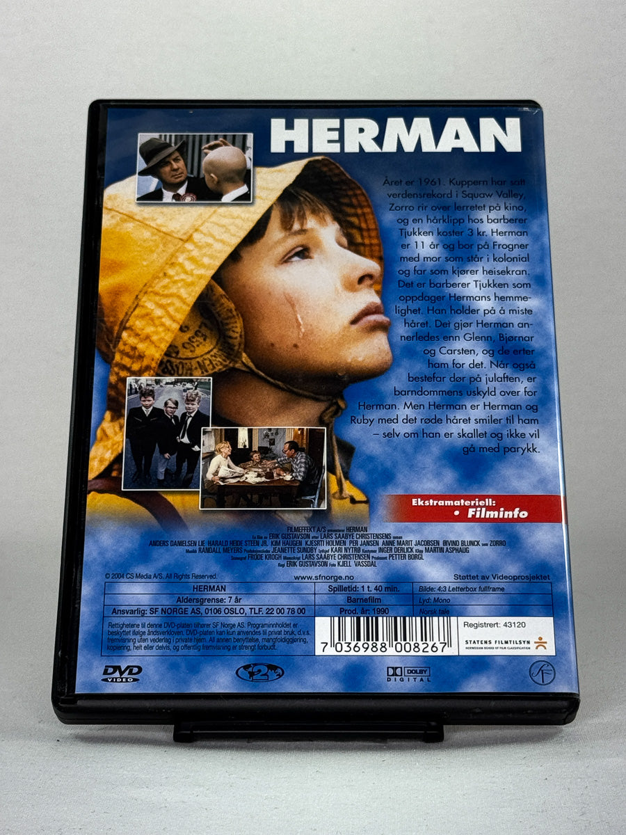 DVD-bakside til filmen Herman
Baksiden viser info, spesifikasjoner og eventuell ekstratekst – produktbilde fra nettbutikken Brukbar Film