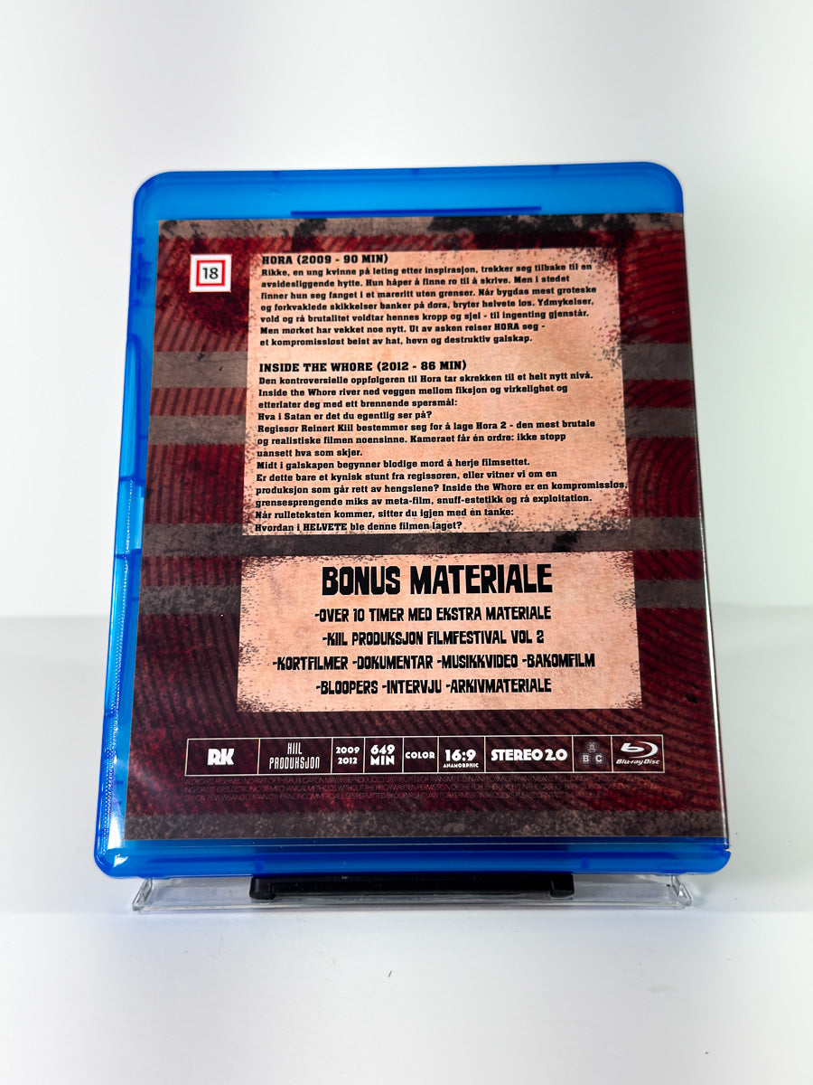 Bakside av cover til Hora + Inside the Whore på Blu-ray