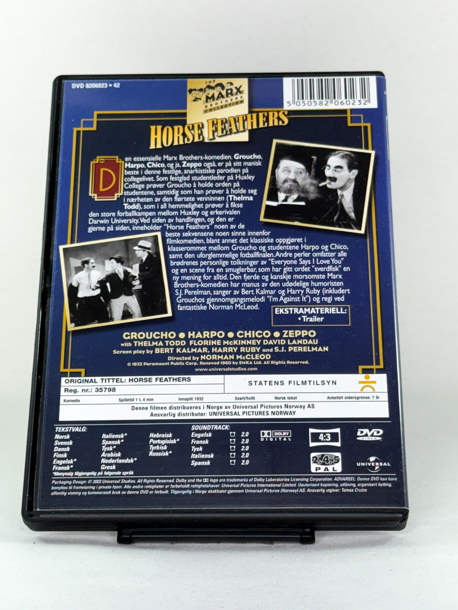 Bakside av DVD-cover for filmen Horse Feathers – original bruktfilm på DVD, tilgjengelig hos Brukbar Film