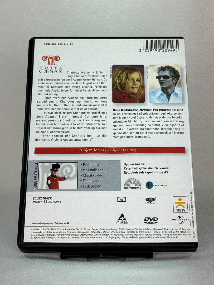 DVD-cover-bakside til serien Hotel Cæsar – Brukt DVD fra nettbutikken Brukbar Film