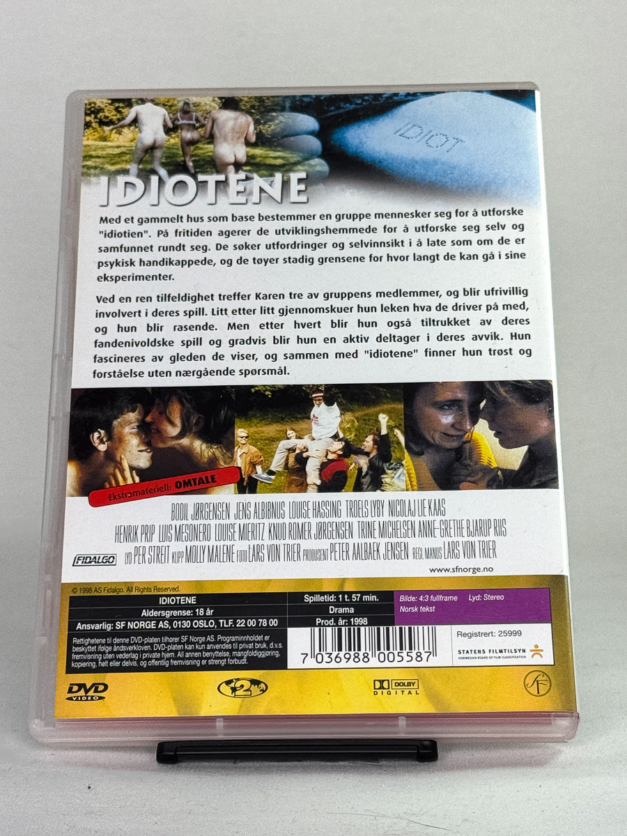 DVD-bakside til filmen Idiotene
Baksiden viser info, spesifikasjoner og eventuell ekstratekst – produktbilde fra nettbutikken Brukbar Film