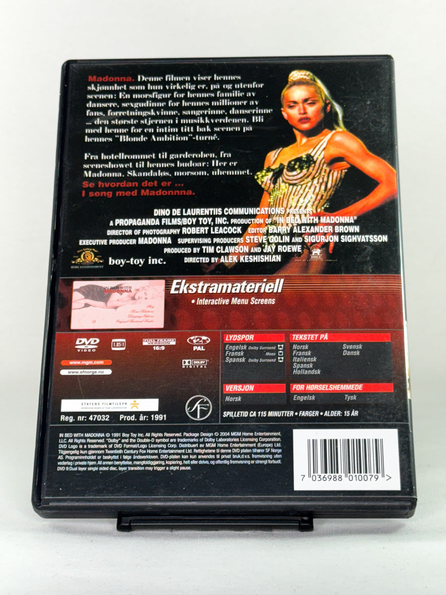 Bakside av DVD-cover til In Bed with Madonna – dokumentar om popikonet Madonna, brukt film fra Brukbar Film