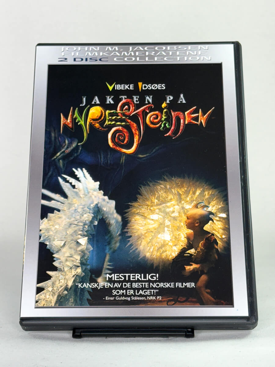 DVD-forside til filmen Jakten på nyresteinen (Dobbel DVD)
Originalt cover brukt for produktbilde i nettbutikken Brukbar Film