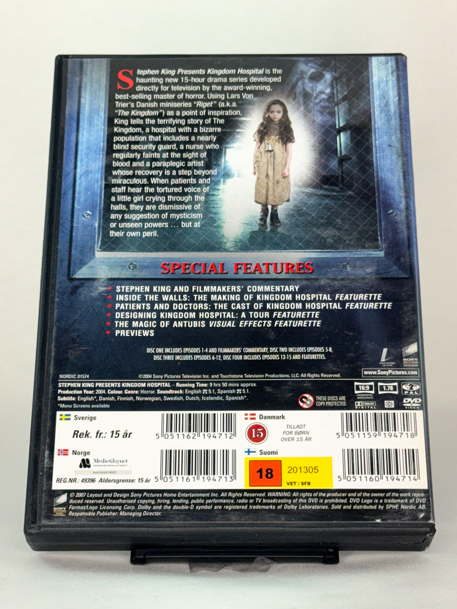 DVD-cover-bakside til serien Kingdom Hospital – Hele serien - Brukt DVD fra nettbutikken Brukbar Film