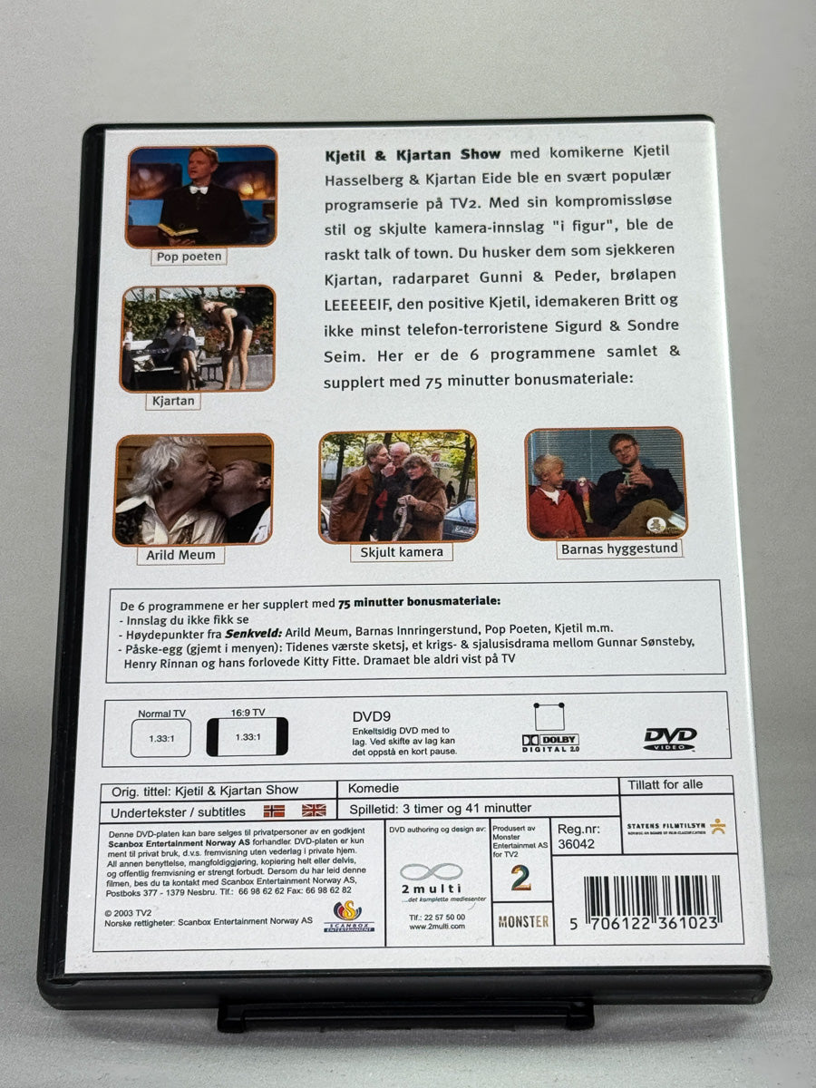 DVD-bakside til filmen Kjetil & Kjartan Show
Baksiden viser info, spesifikasjoner og eventuell ekstratekst – produktbilde fra nettbutikken Brukbar Film