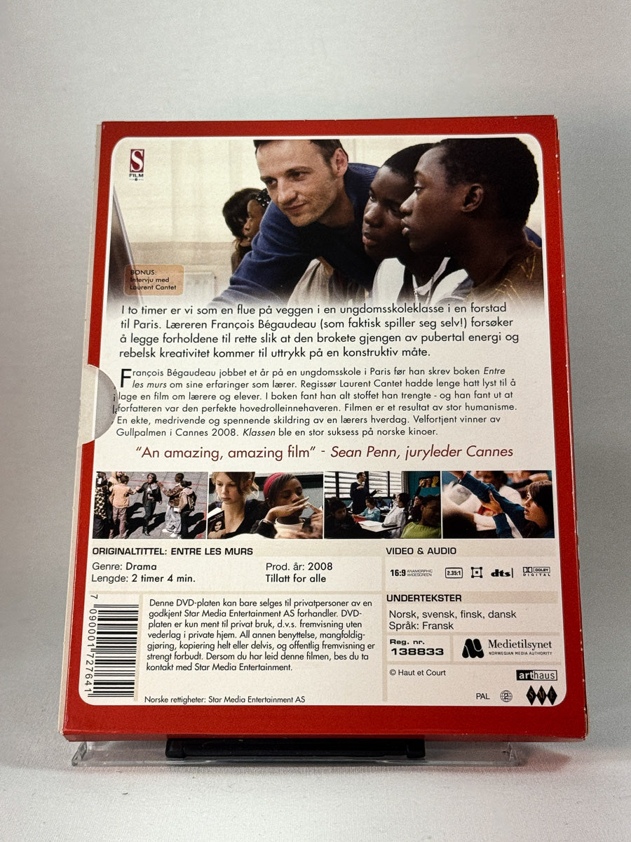 Bakside av cover til Klassen, bruktfilm på DVD hos Brukbar Film