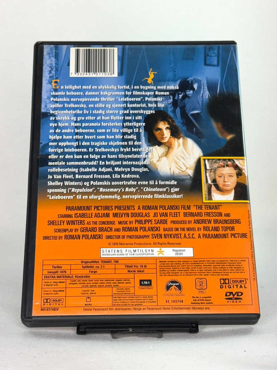 Bakside av DVD-cover til Leieboeren – viser beskrivelse og tekniske detaljer, brukt DVD fra Brukbar Film.