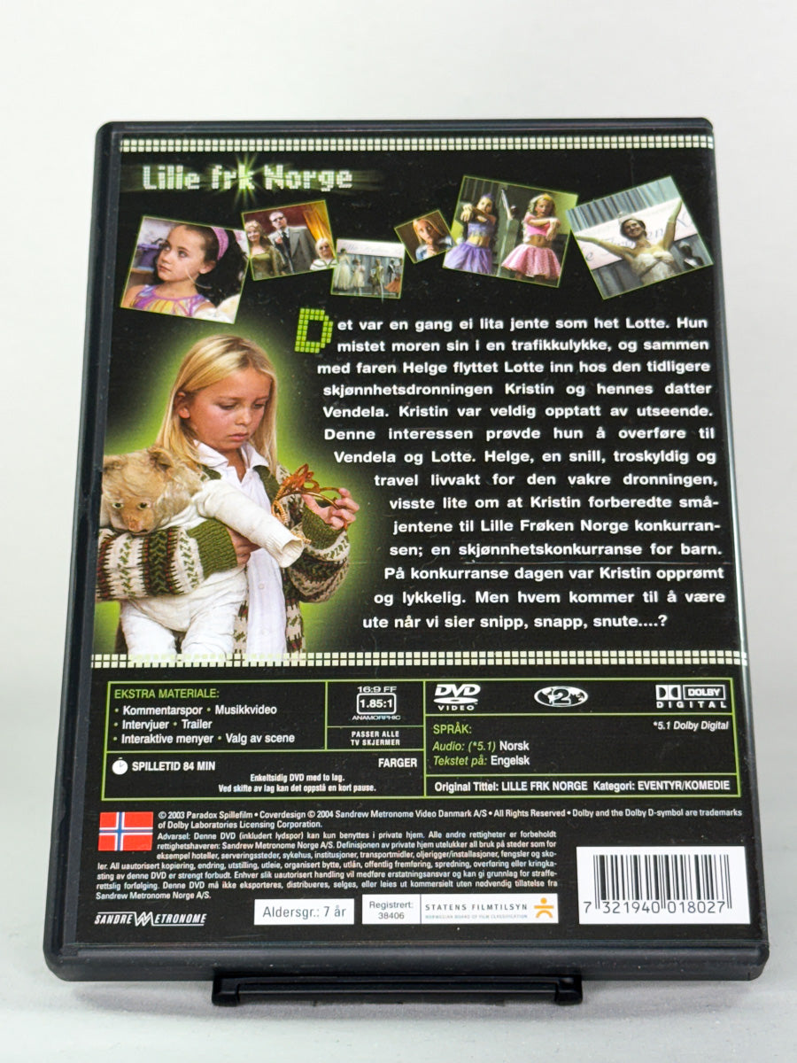 DVD-bakside til filmen Lille Frøken Norge
Baksiden viser info, spesifikasjoner og eventuell ekstratekst – produktbilde fra nettbutikken Brukbar Film